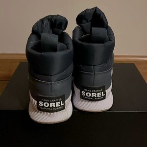 Sorel slate blue puffy sneakers